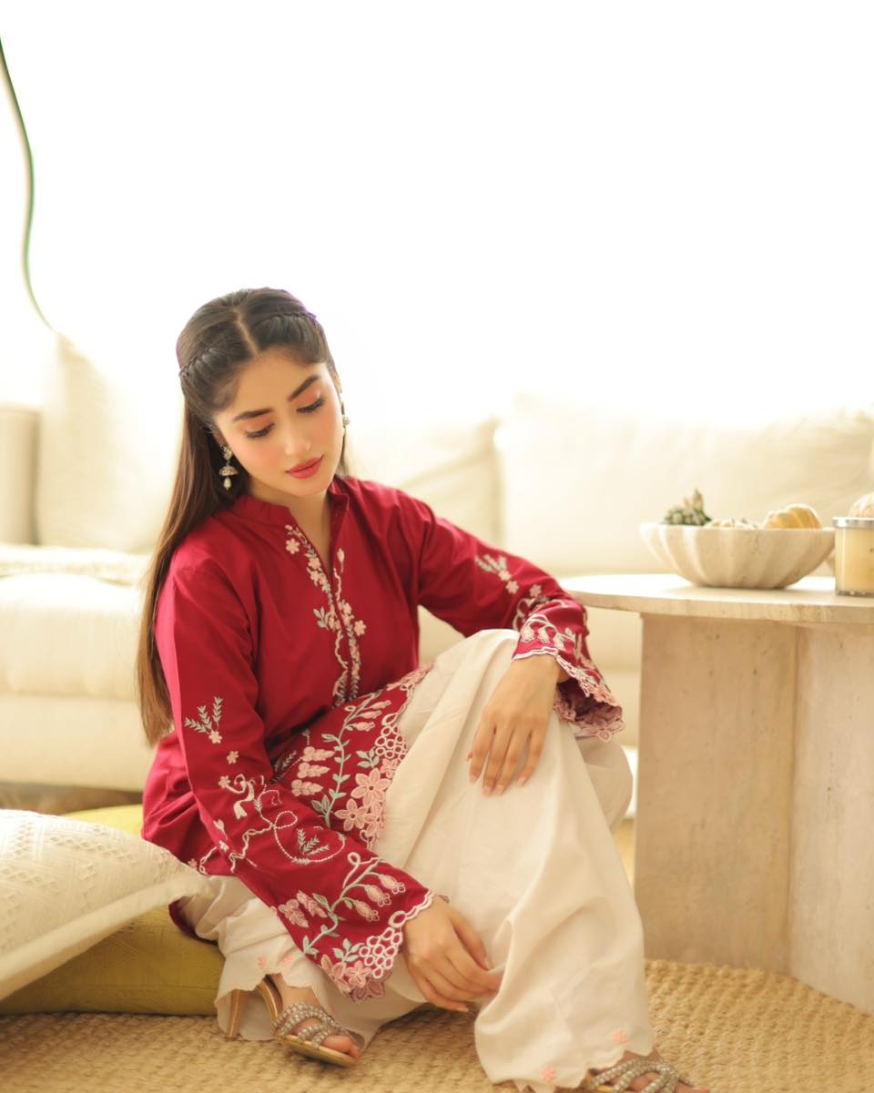 Crimson Bloom 2Pcs